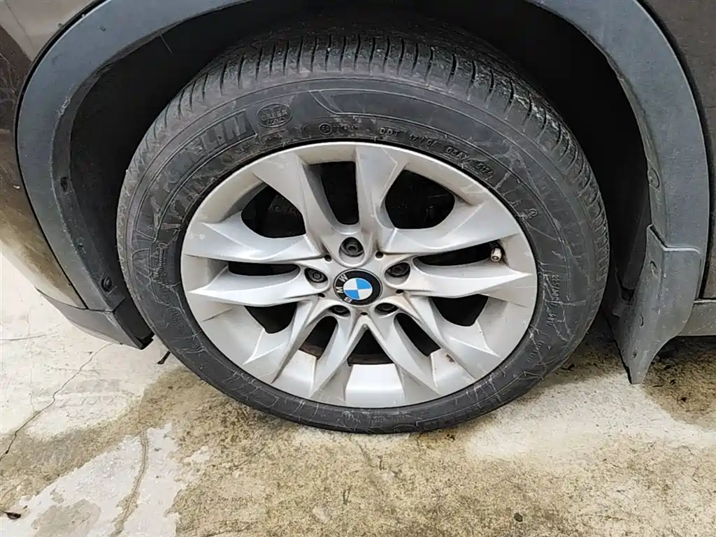 BMW X1 2014 sDrive18i Leading Edition фото 23