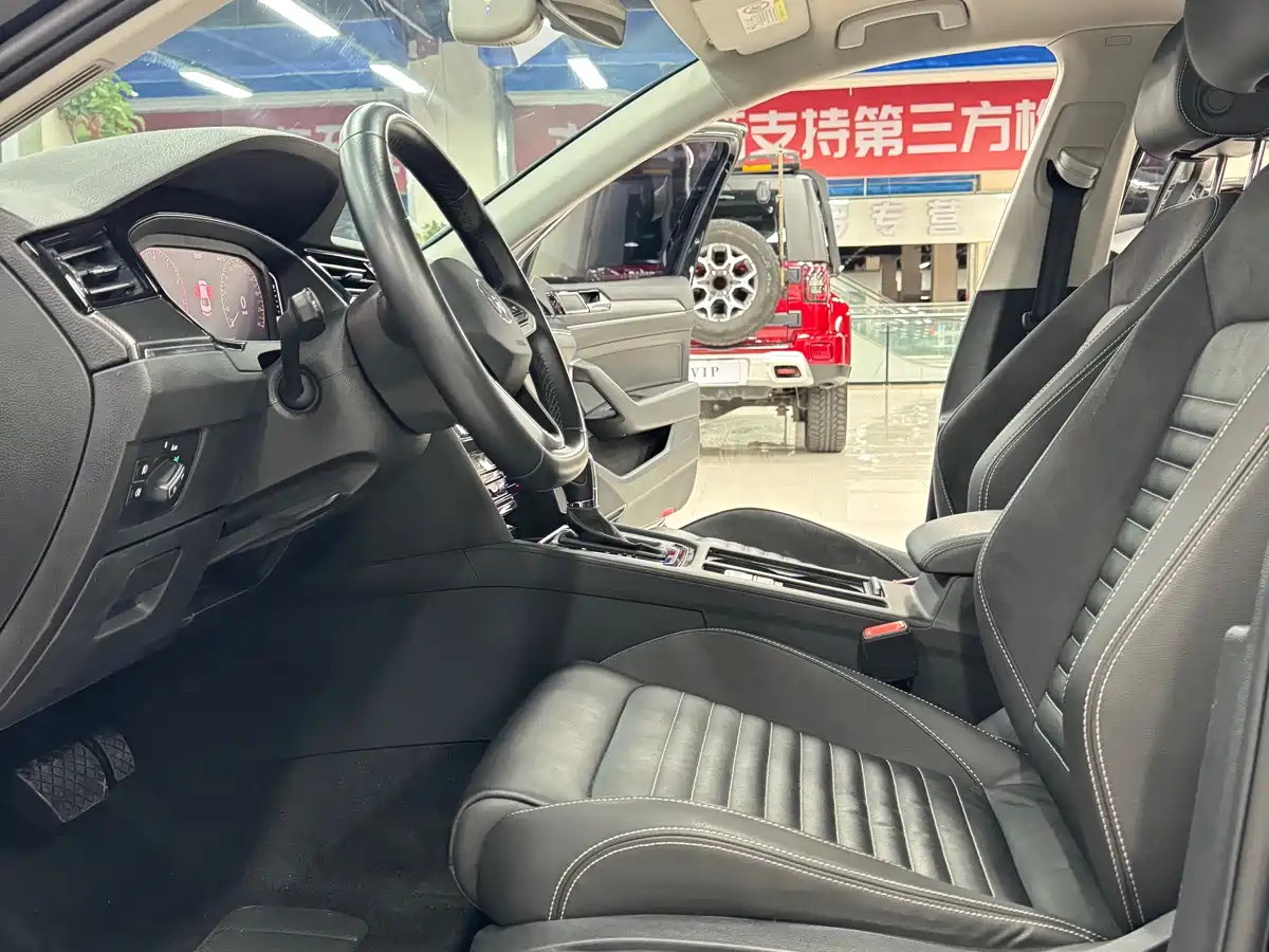Volkswagen Magotan 2021 330TSI DSG 30th Anniversary Edition фото 10
