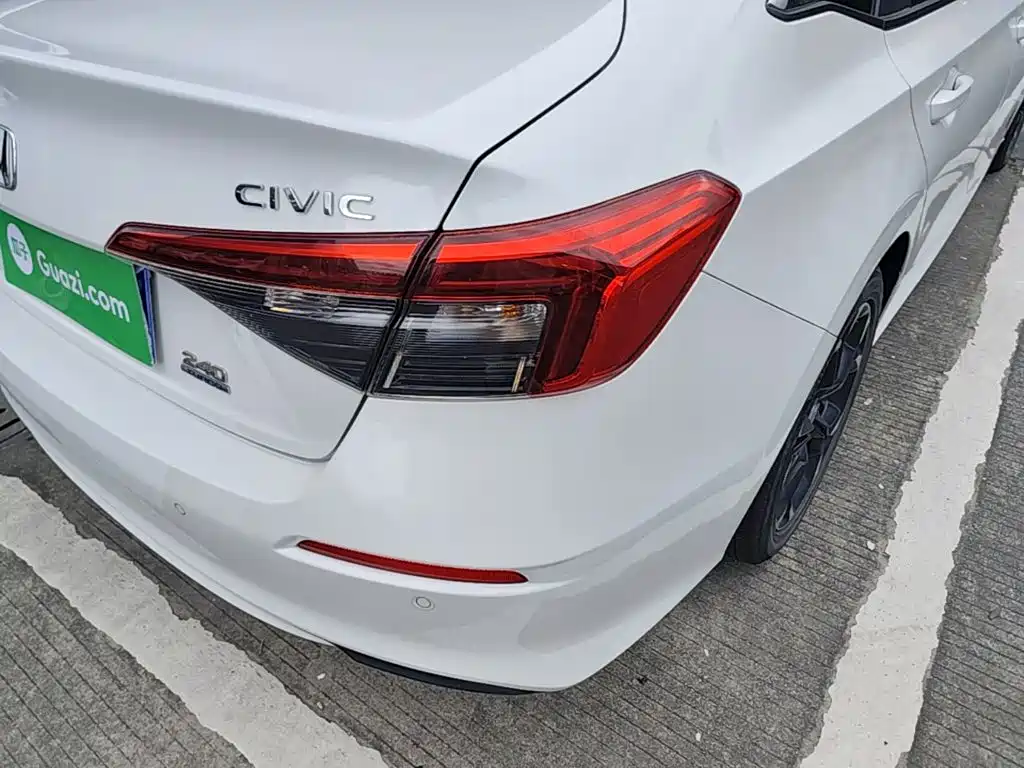 Фото 8 - Honda Civic