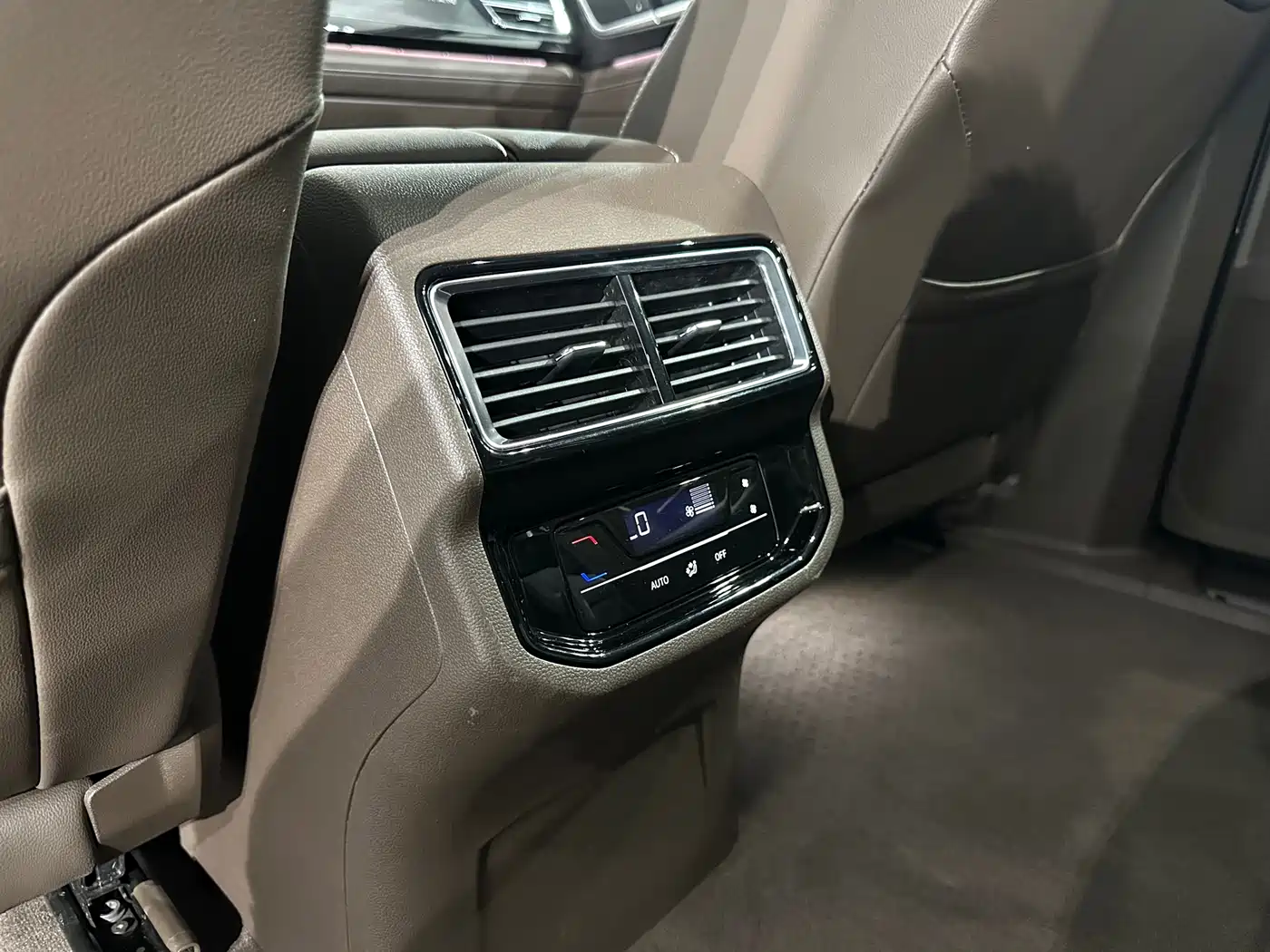 Volkswagen Viloran 2022 380TSI Premium Edition фото 9