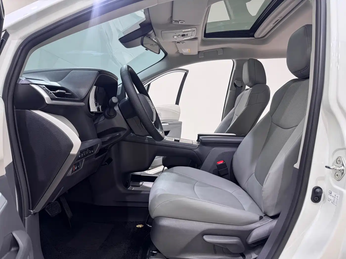 Toyota Granvia 2025 2023 2.5L Hybrid Comfort Edition