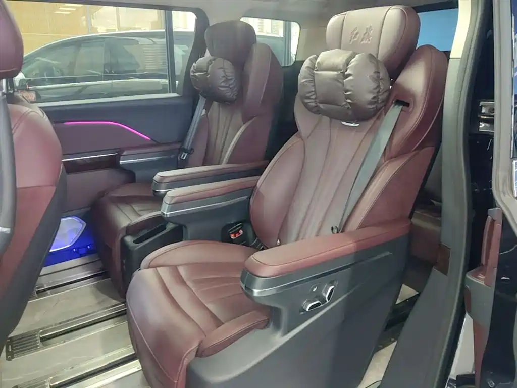 Hongqi HQ9 2023 2.0T Smart Connect Flag Enjoy Edition фото 17