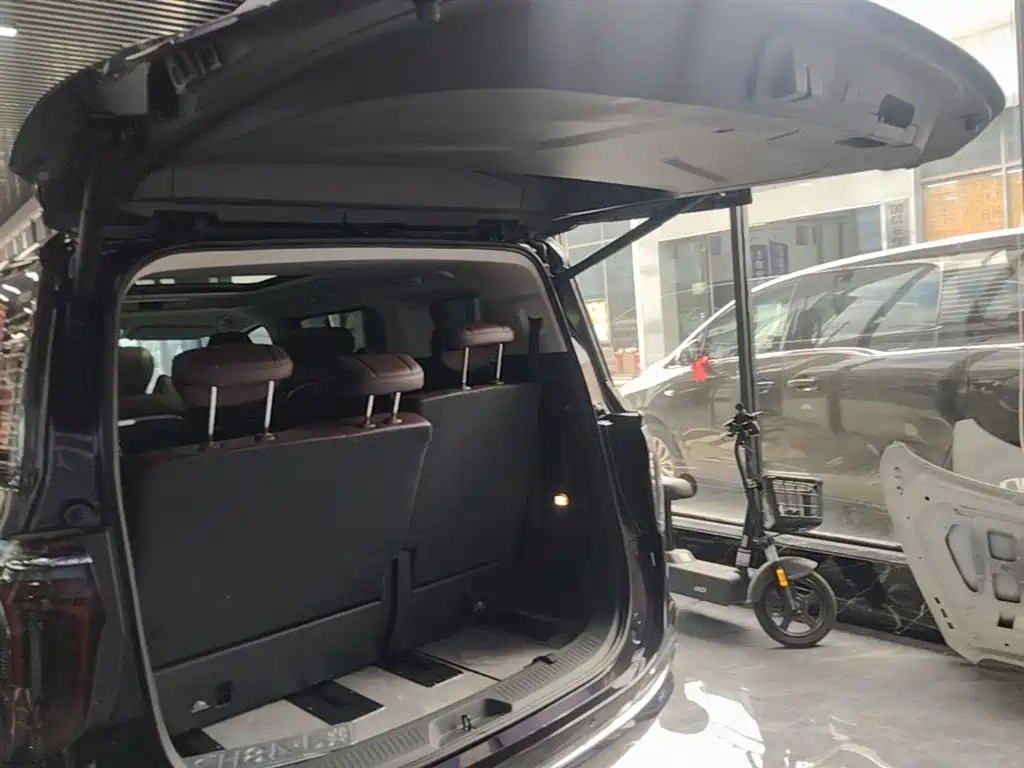 Hongqi HQ9 2023 2.0T Smart Connect Flag Enjoy Edition фото 19
