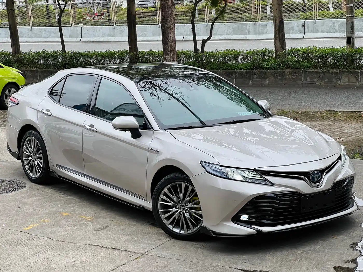 Toyota Camry 2019 Facelift Hybrid 2.5HG Luxury Edition фото 3
