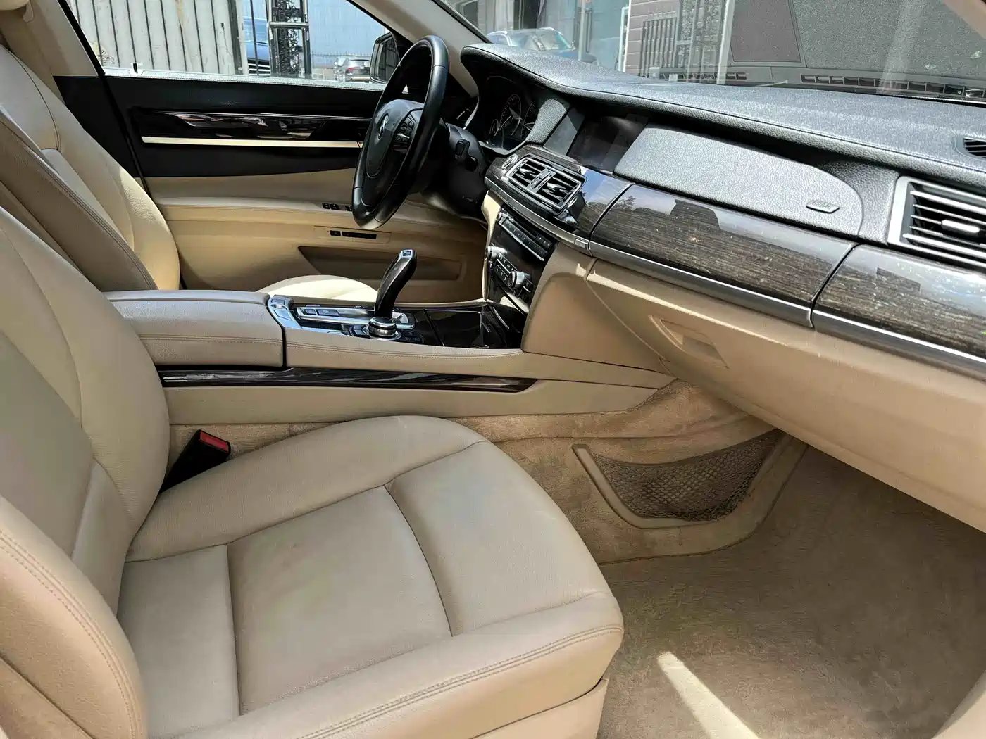 BMW 7 Series 2009 Model 740Li Leading Edition фото 7