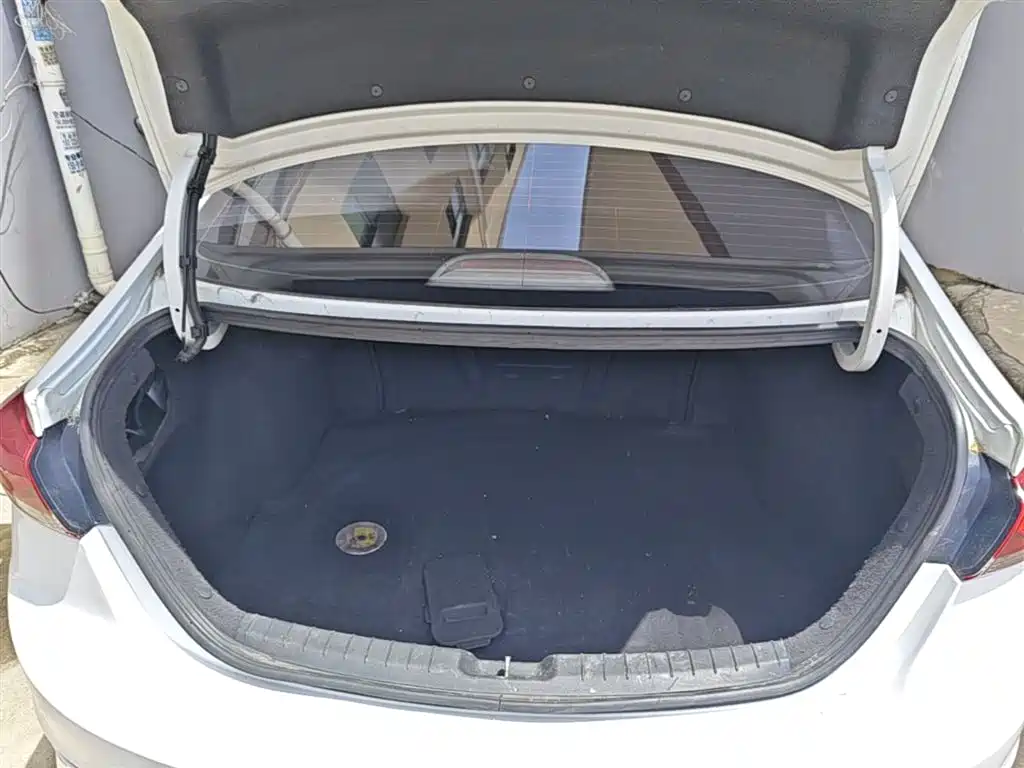 Hyundai Elantra 2016 Model 1.6L Automatic Smart Elite фото 19