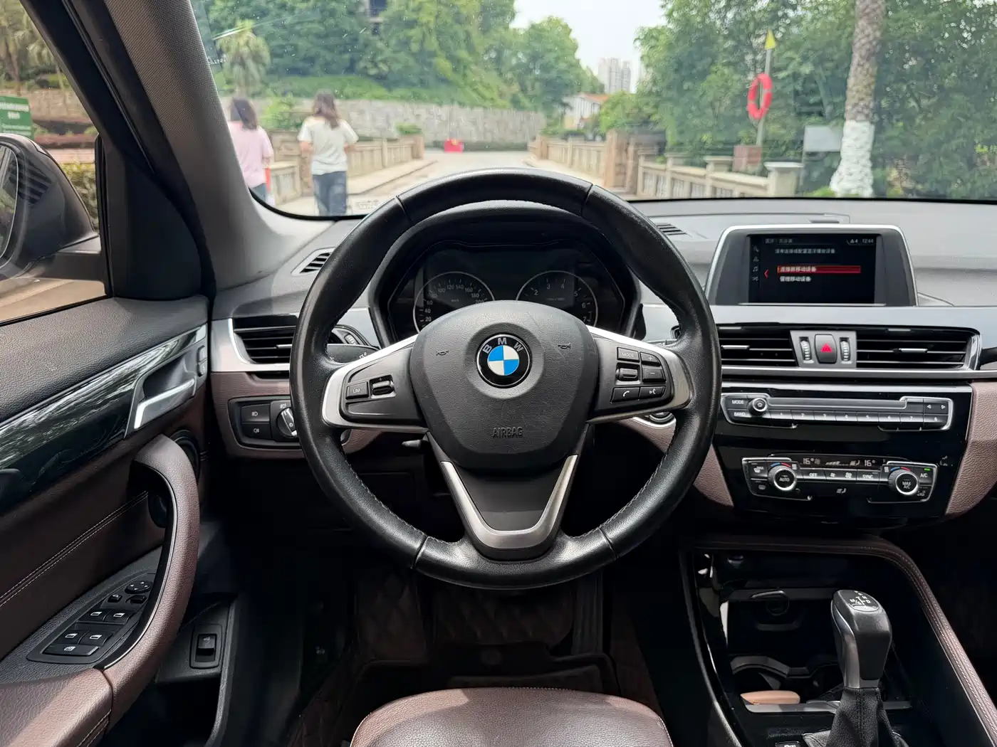BMW X1 2018 sDrive18Li Premium Model фото 11