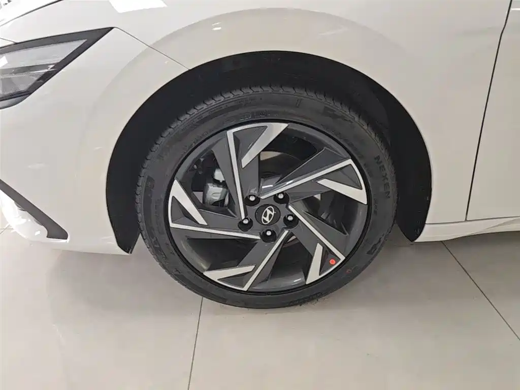 Hyundai Elantra 2023 1.5L CVT GLX Elite Edition фото 23