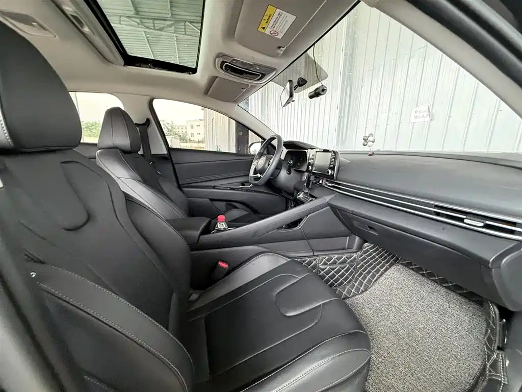 Hyundai Elantra 2022 1.5L CVT GLX Elite Edition фото 12