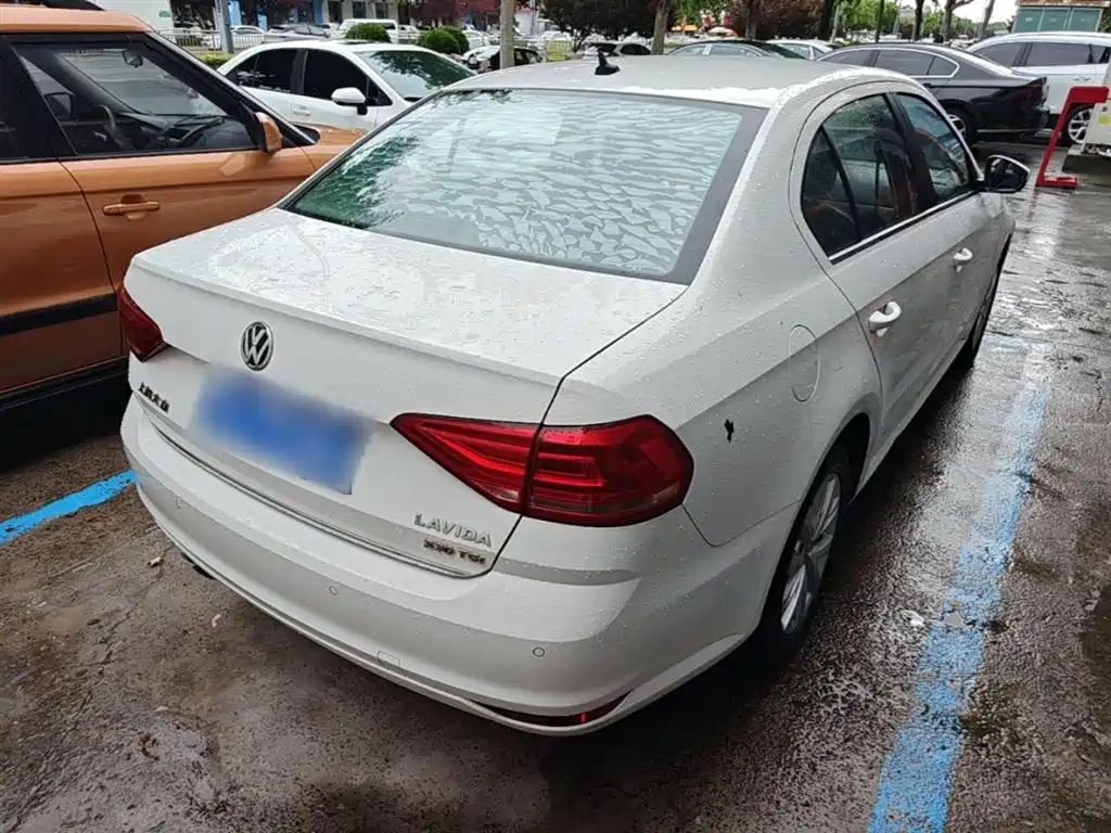 Volkswagen Lavida 2015 230TSI DSG Comfort Edition фото 7