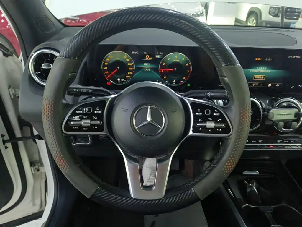 صورة 11 - Mercedes-Benz GLB