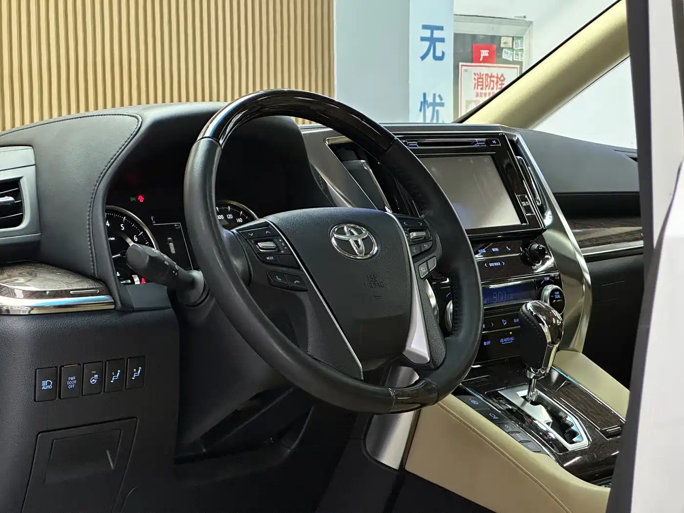 Toyota Alphard 2018 Facelift 3.5L Premium Edition фото 9