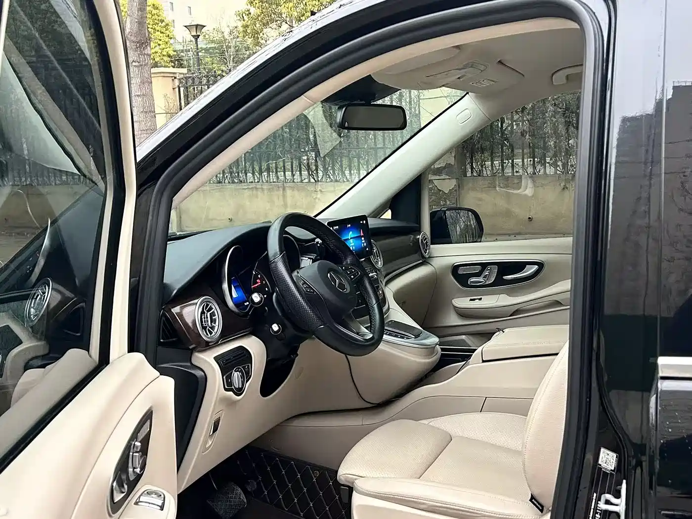 Фото 8 - Mercedes-Benz V-Class
