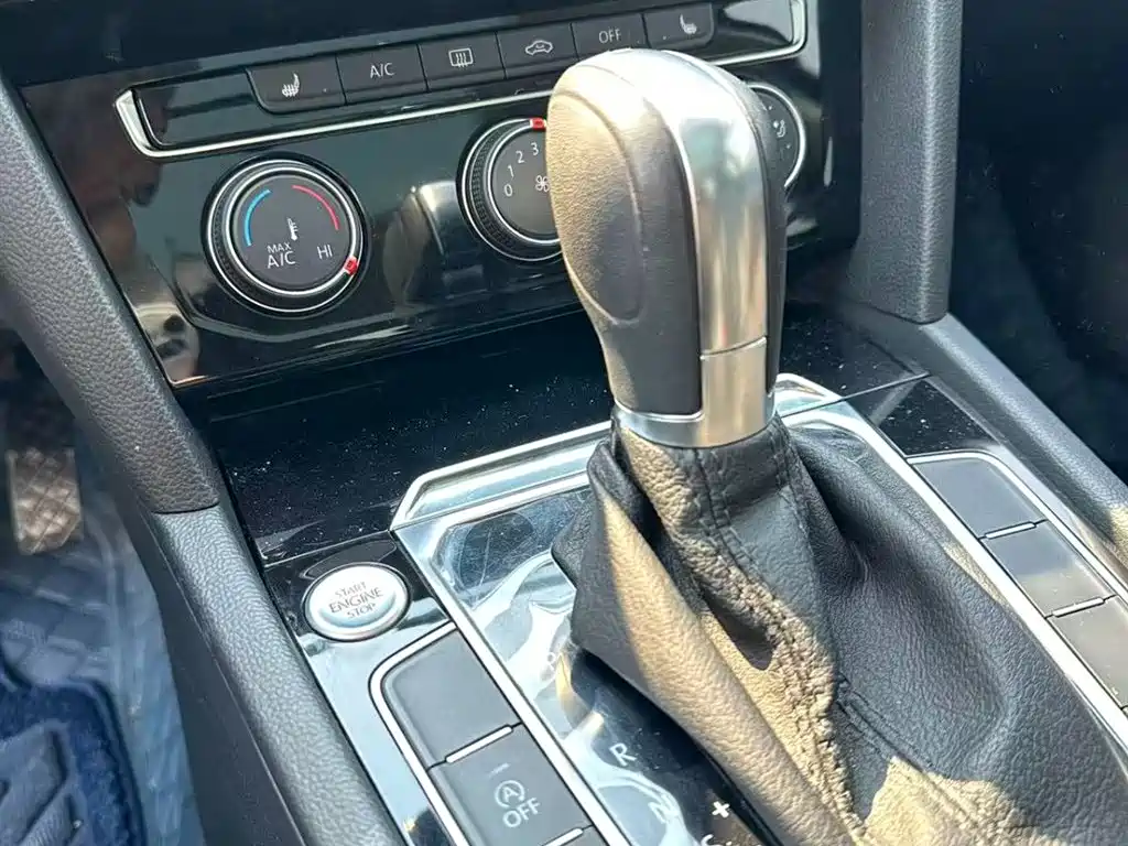 Volkswagen Magotan 2020 280TSI DSG Leading фото 11
