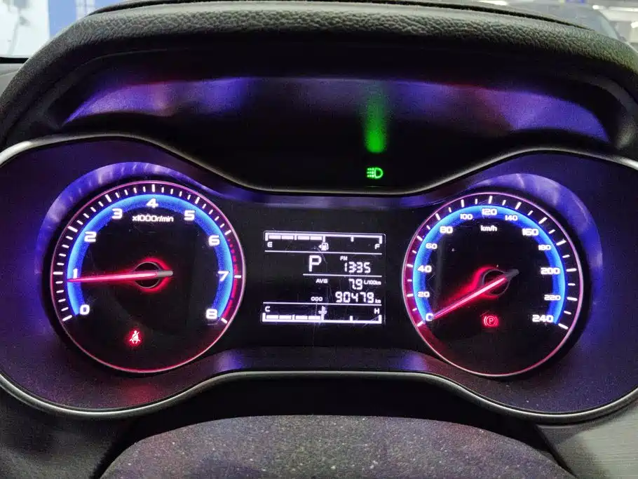 Фото 14 - Geely Vision