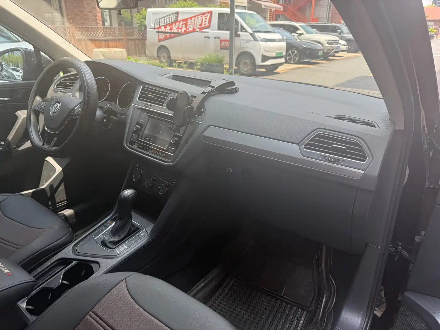 Volkswagen Tiguan L 2018 Facelift 330TSI Automatic 2WD Trend Edition фото 13