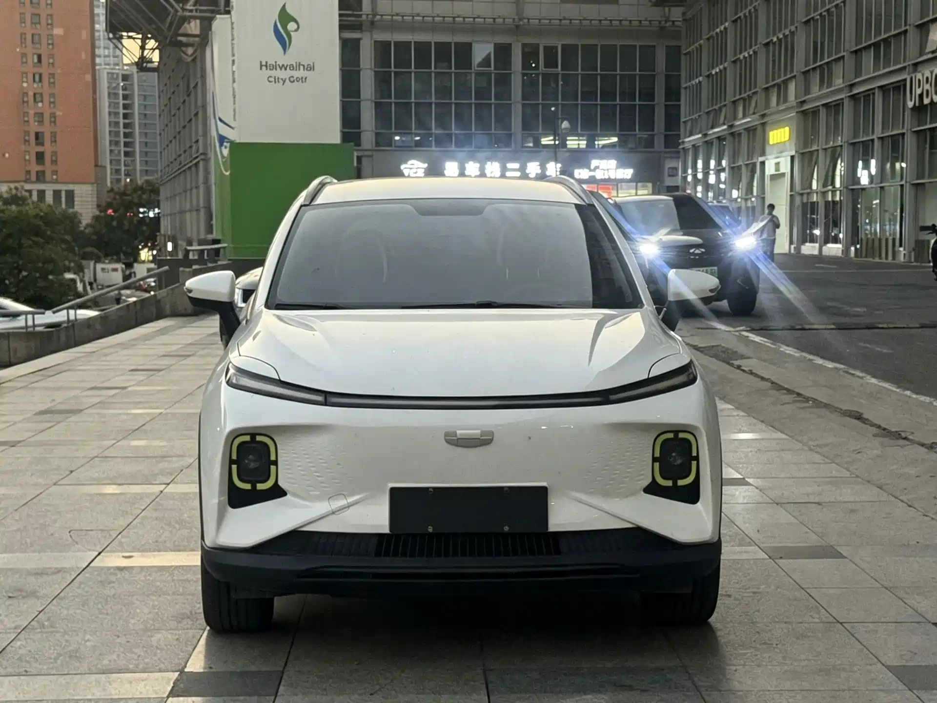 Фото 2 - Geely Geometry E Firefly