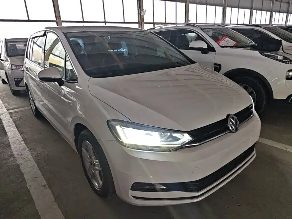 صورة 4 - Volkswagen Touran