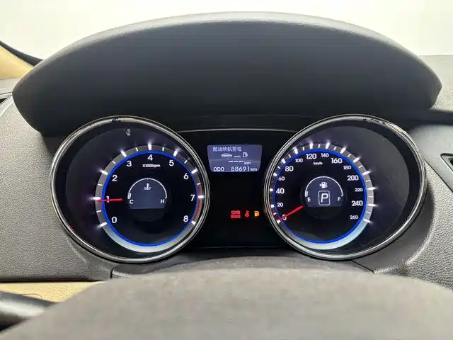 Hyundai Sonata 2011 2.0L Automatic Fashion фото 9