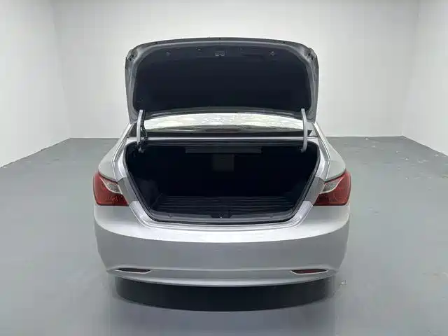Hyundai Sonata 2011 2.0L Automatic Fashion фото 14