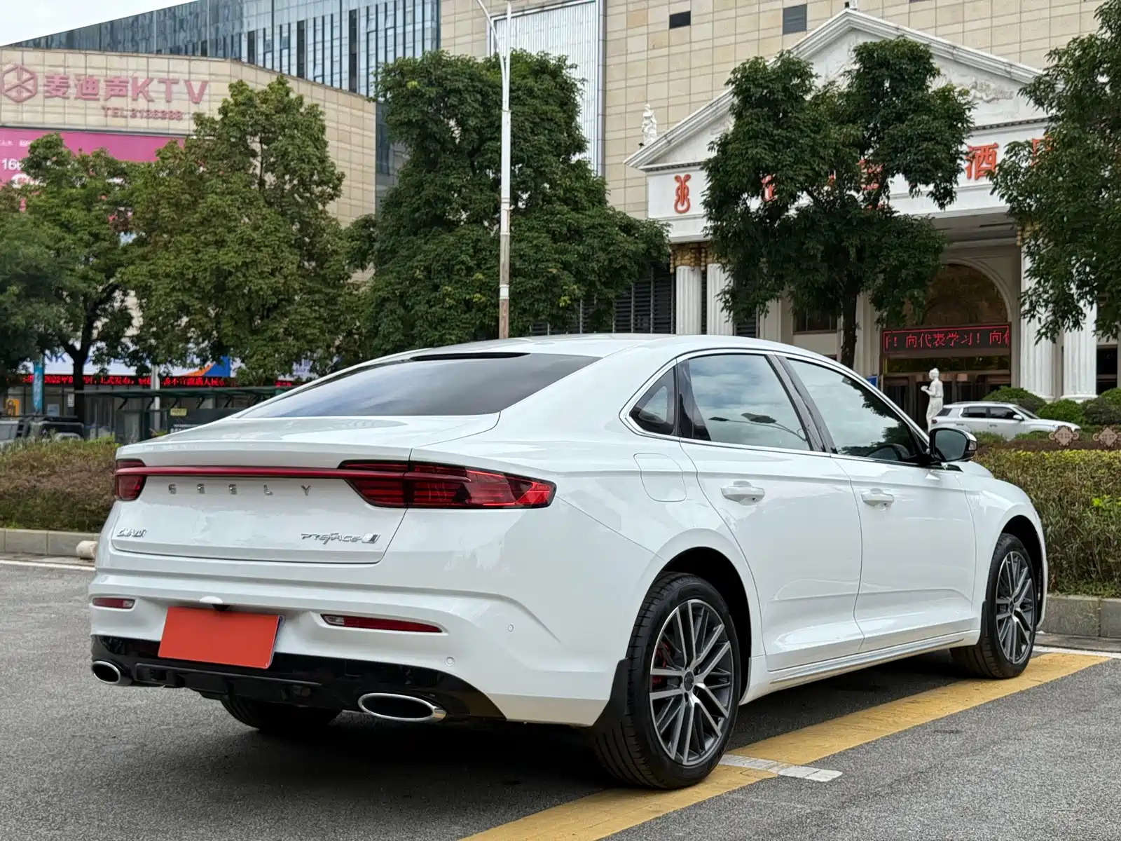 Фото 6 - Geely Preface