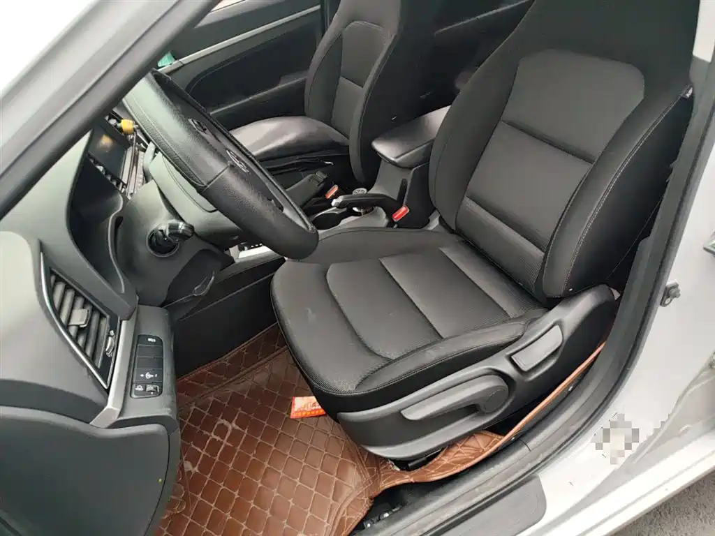 Hyundai Elantra 2016 Model 1.6L Automatic Smart Elite фото 8