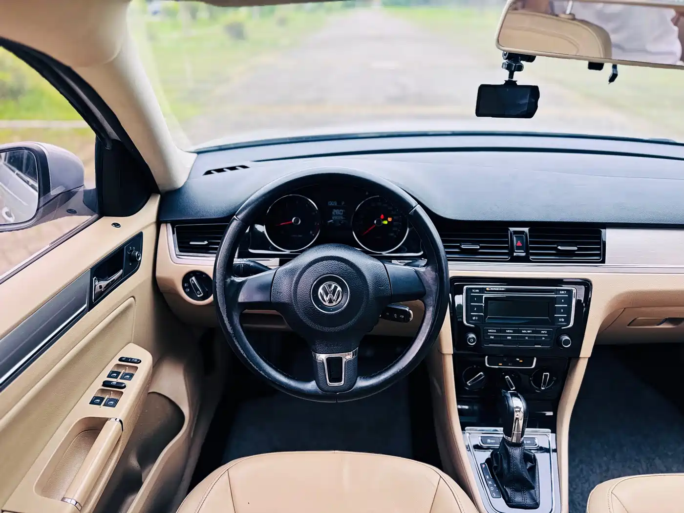 Volkswagen Bora 2014 1.6L Automatic Comfort Edition фото 14