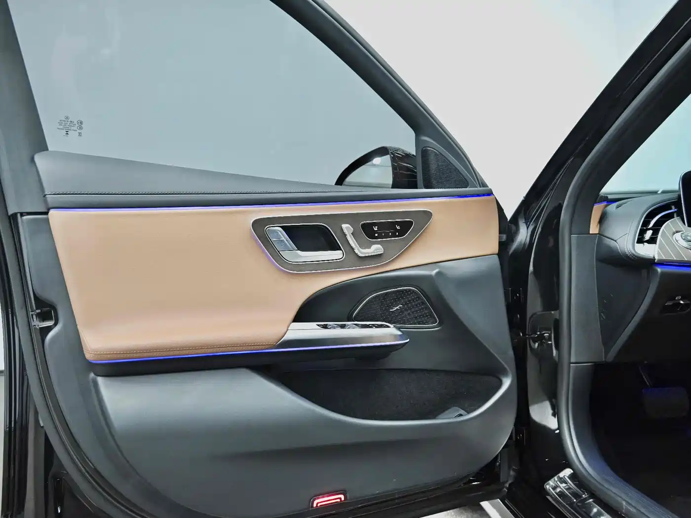 Mercedes-Benz E-Class 2025 E 300 L Fashion фото 34