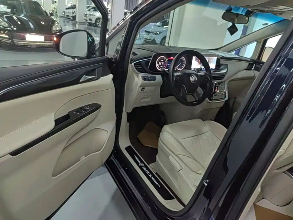 Фото 16 - Buick GL8