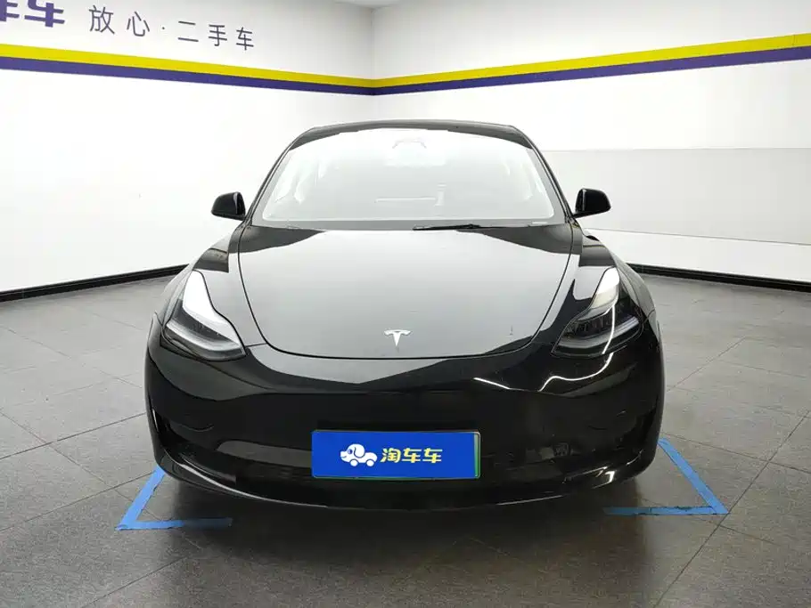 Фото 2 - Tesla Model 3