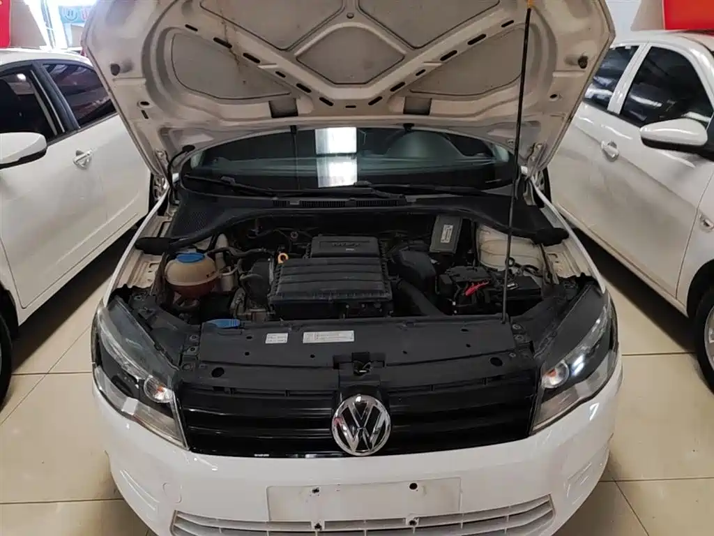 Volkswagen Jetta 2015 1.6L Manual Trend фото 20