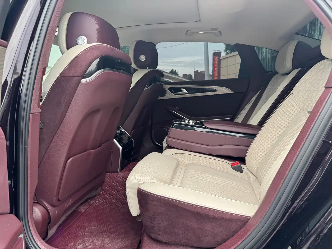 Hongqi H9 2022 2.0T Smart Connect Flag Smooth Edition фото 7