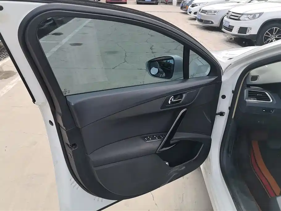 Peugeot 508 2015 2.0L Automatic Zhiyi Edition фото 7