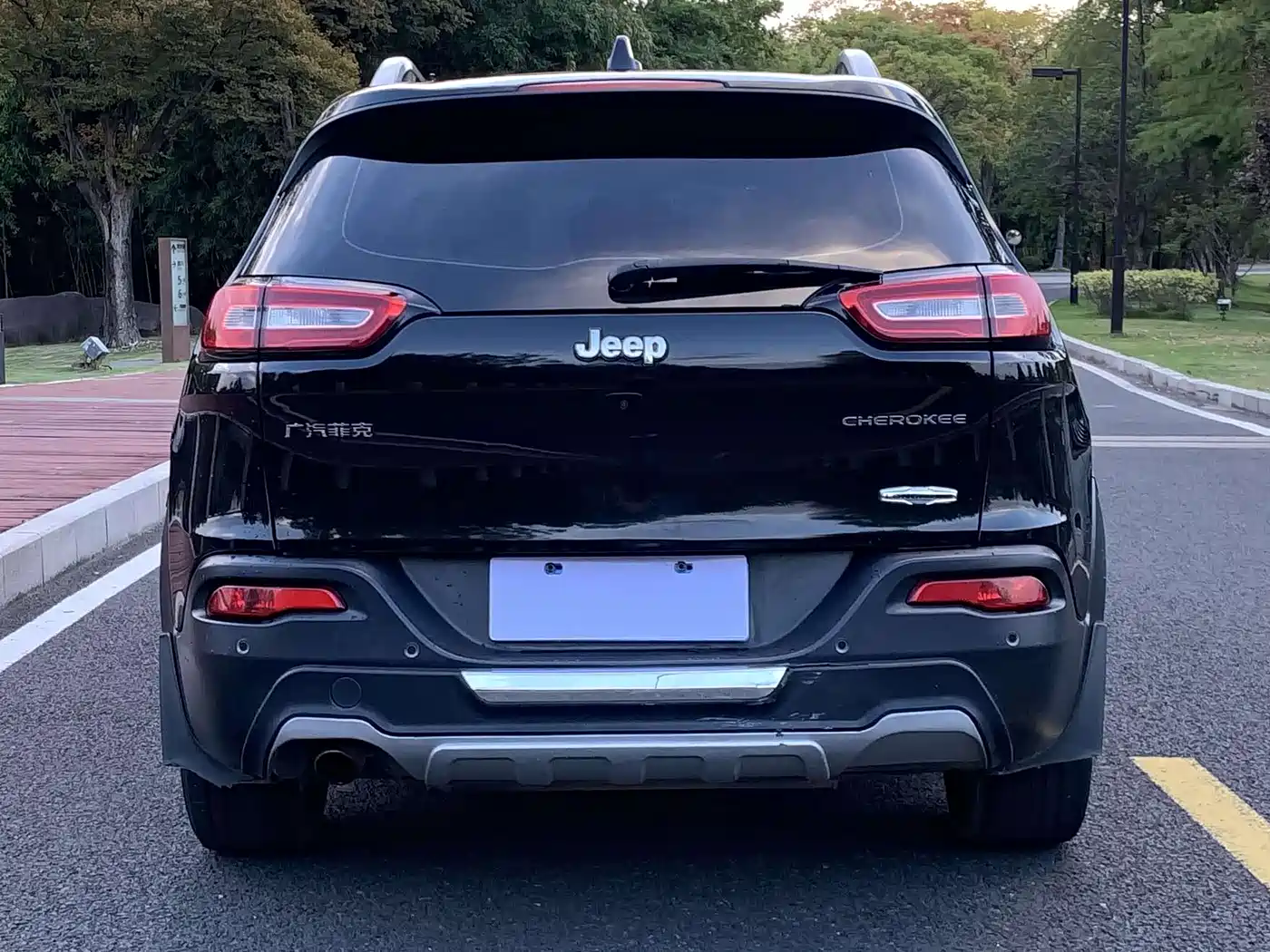 Фото 8 - Jeep Cherokee