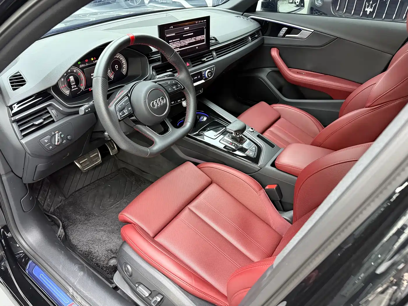 Audi A4L 2025 2 Million Celebration Edition 40 TFSI Luxury Dynamic фото 5