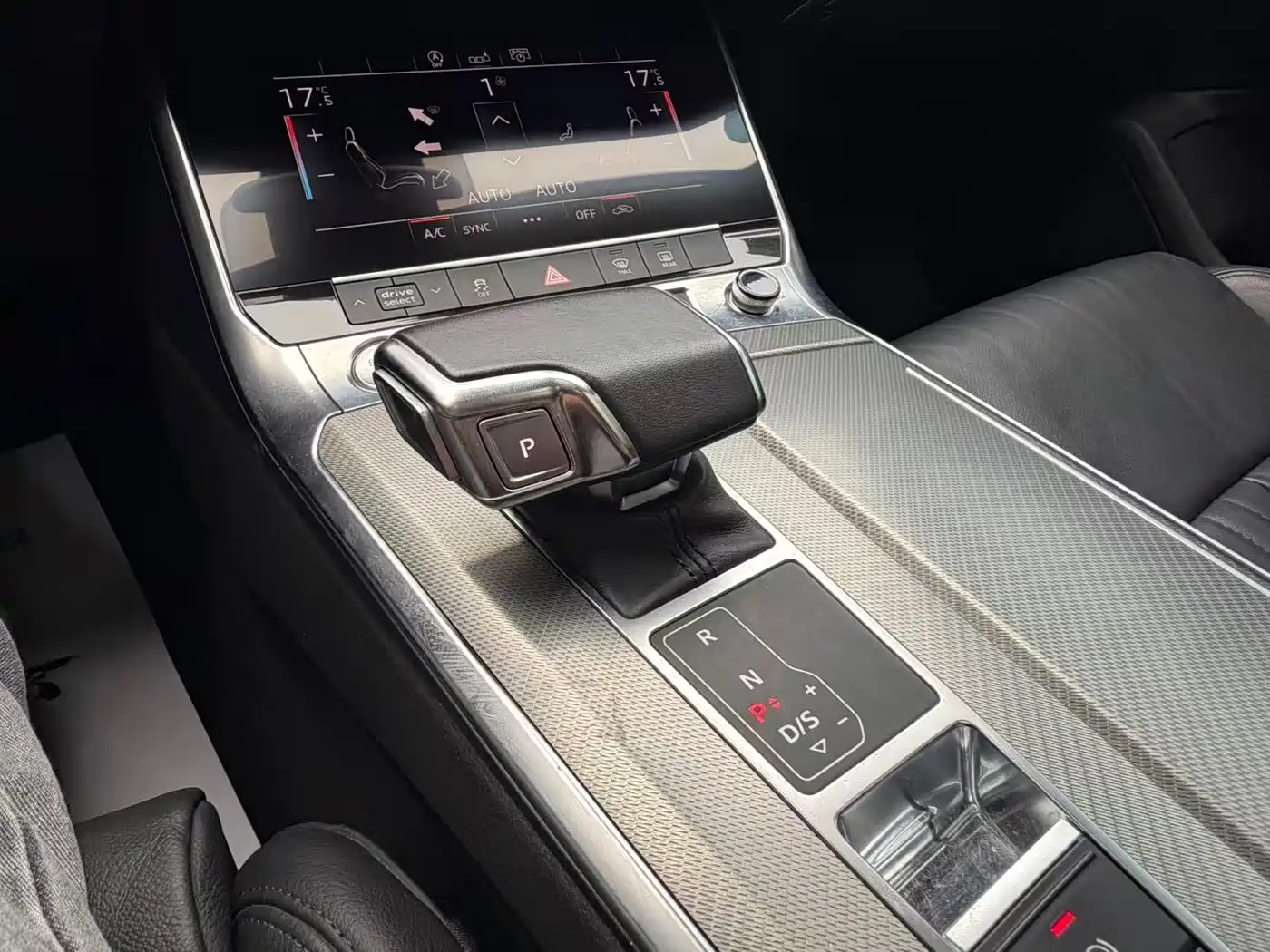 Audi A6L 2020 40 TFSI Luxury Elegance фото 18