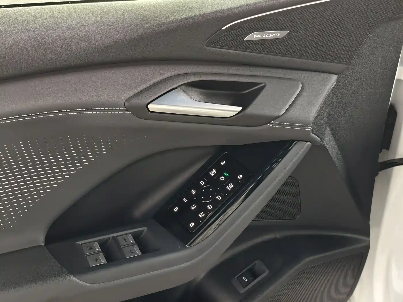 Audi Q6L e-tron 2025 Model Pioneer Edition фото 13