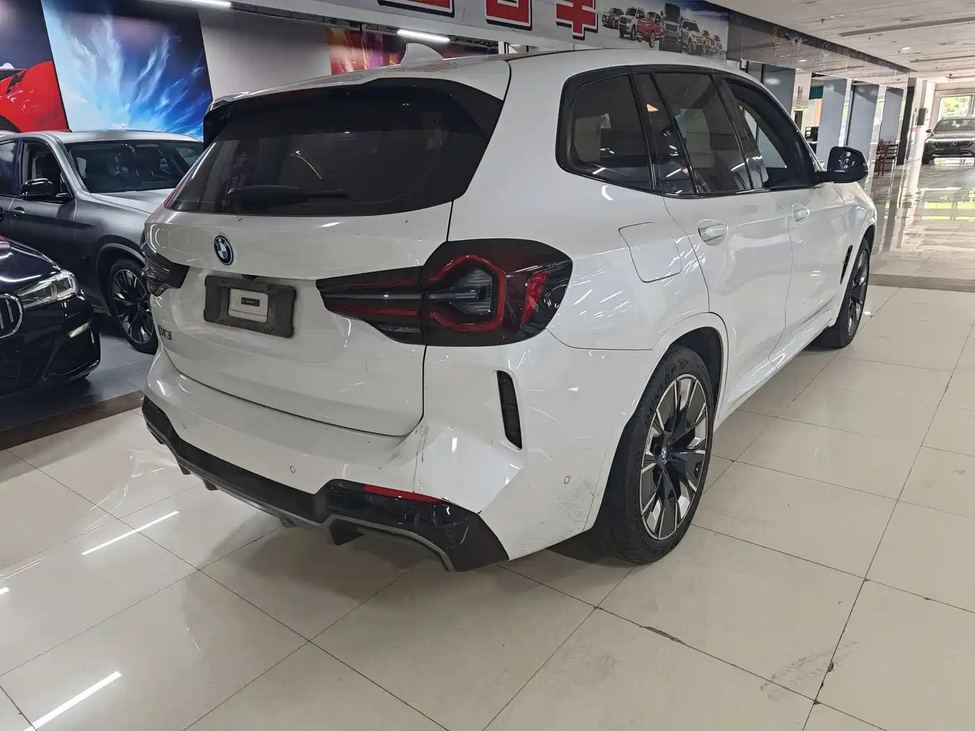 Фото 9 - BMW iX3