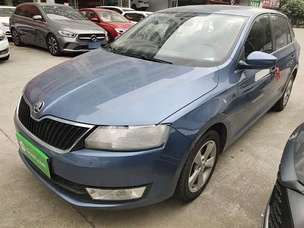 Škoda Skoda Rapid Spaceback 2016 1.6L Manual Pioneer Edition фото 2