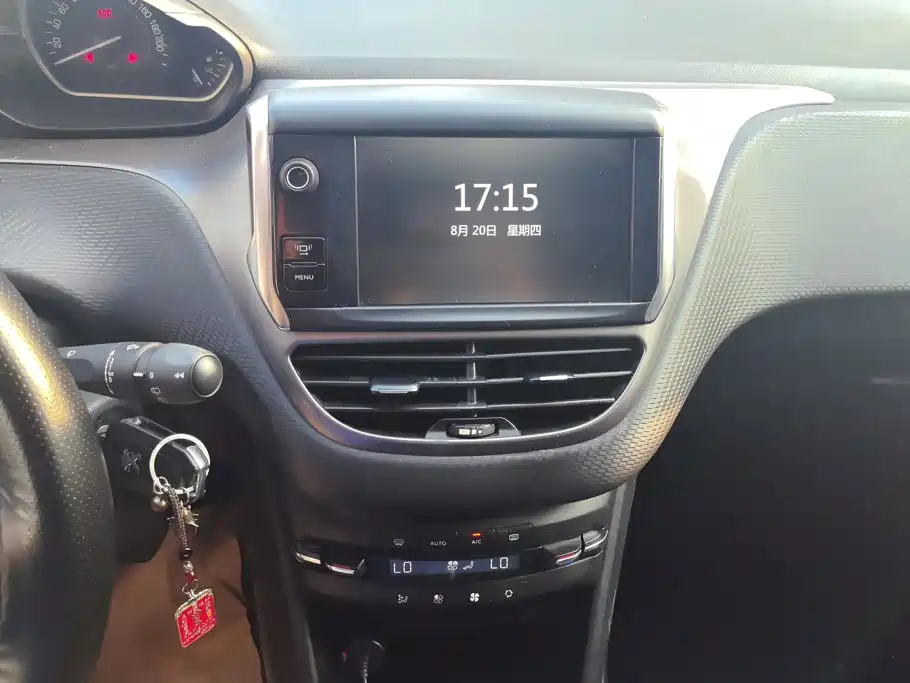 Peugeot 2008 2015 2014 1.6L Manual Fashion Edition