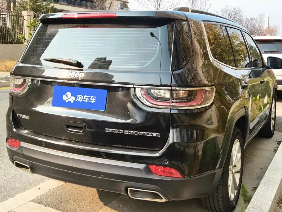 Photo 3 - Jeep Grand Commander