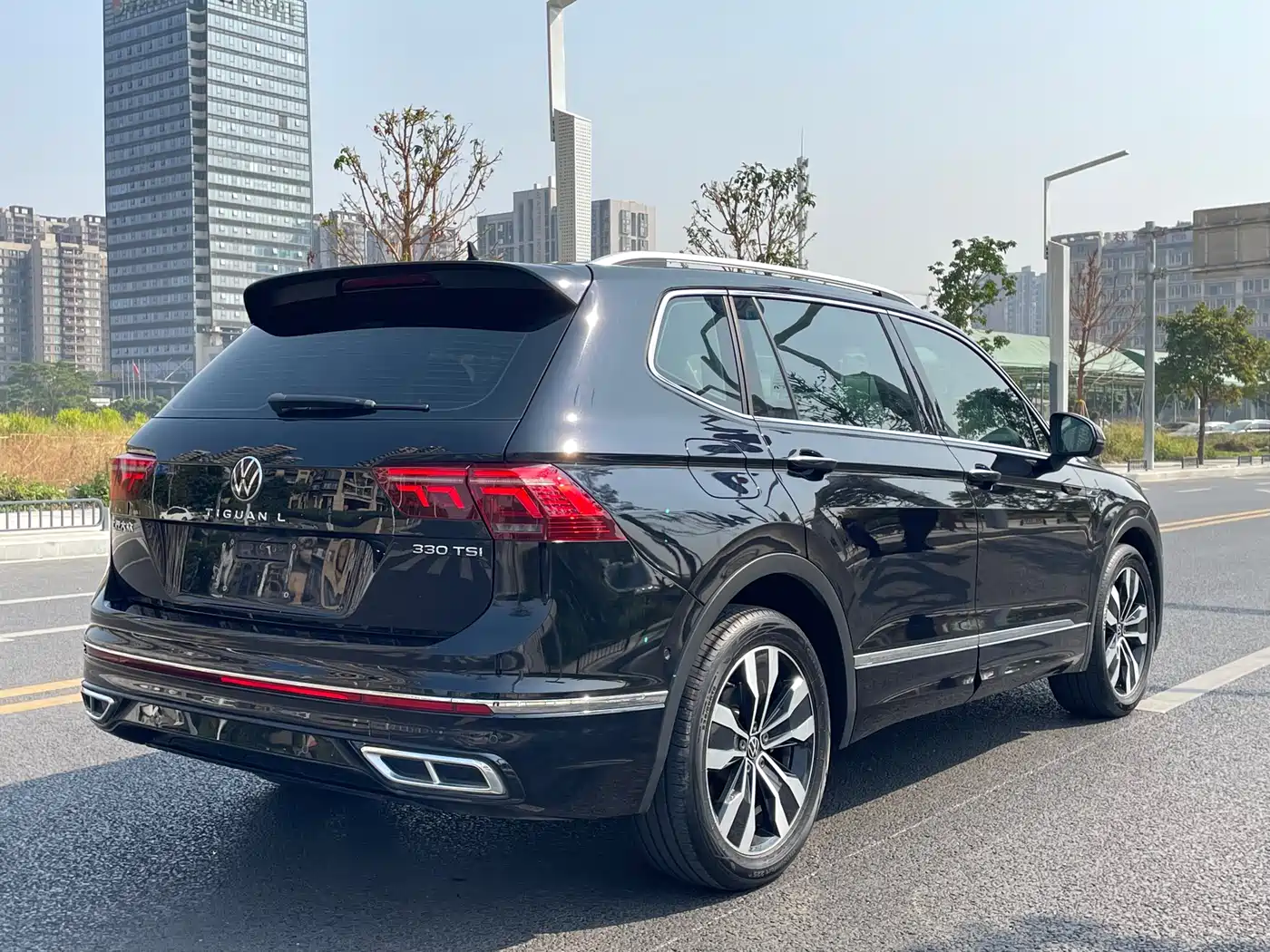 Volkswagen Tiguan L 2022 330TSI Auto 2WD R-Line Premium Edition фото 6