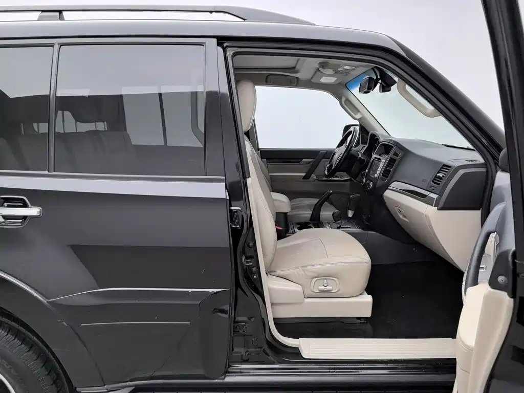 Mitsubishi Pajero (Import) 2015 2015 3.0L Automatic Elite Premium Edition China IV
