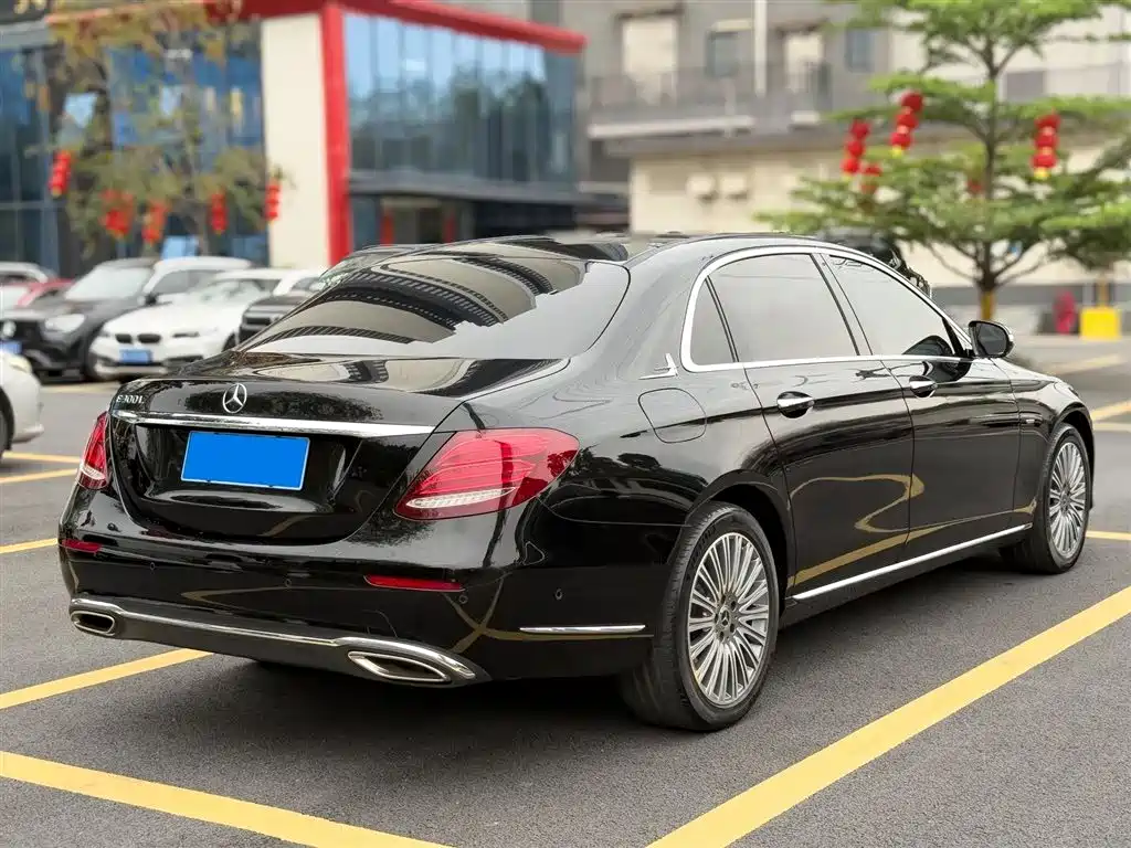 MERCEDES-BENZ E CLASS