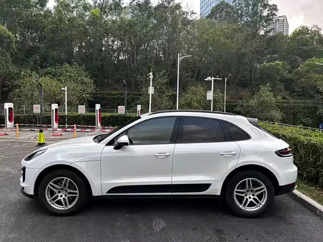 Porsche Macan 2018 Macan 2.0T — фото 3