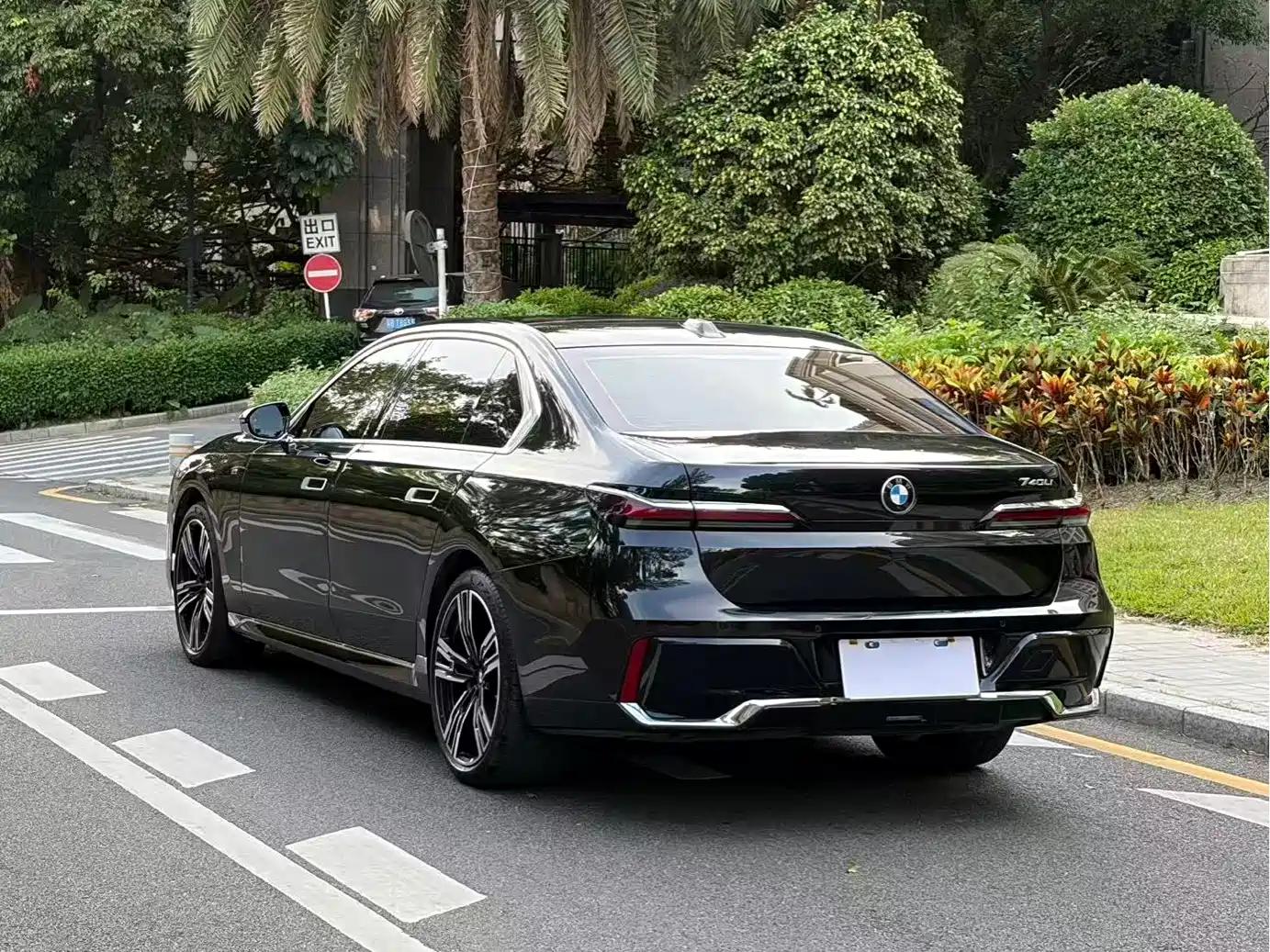 BMW 7-SERIES