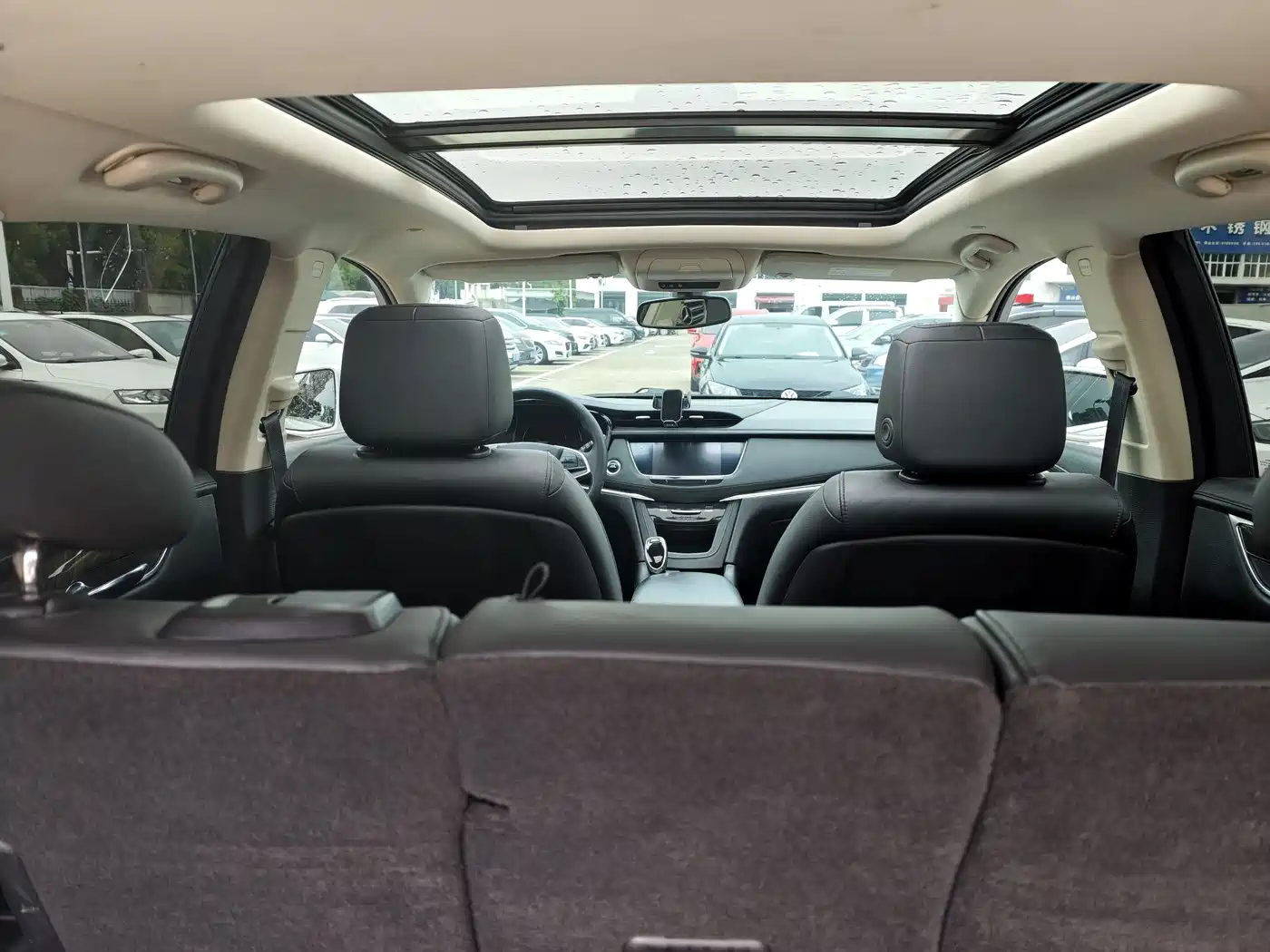 Фото 12 - Cadillac XT5