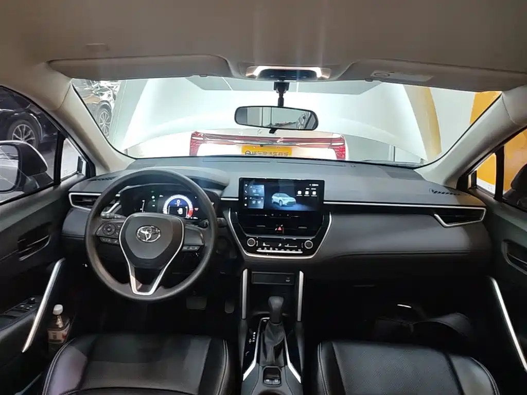 Toyota Frontlander 2023 2.0L CVT Elite Edition фото 10