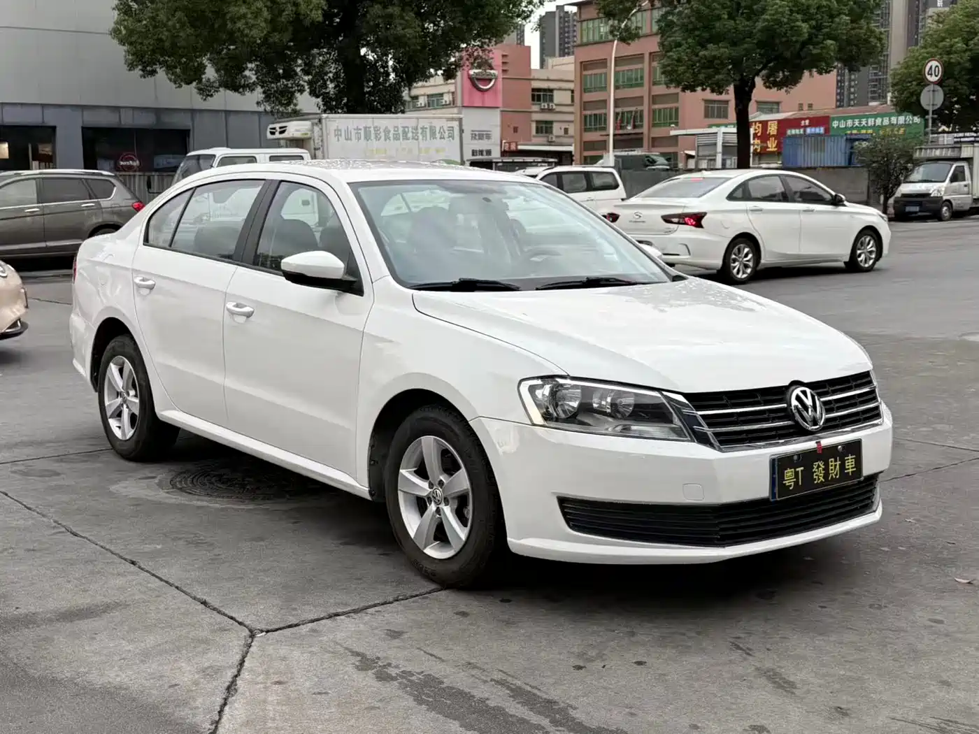 Volkswagen Lavida 2013 Facelift Classic 1.6L Automatic Trend фото 3