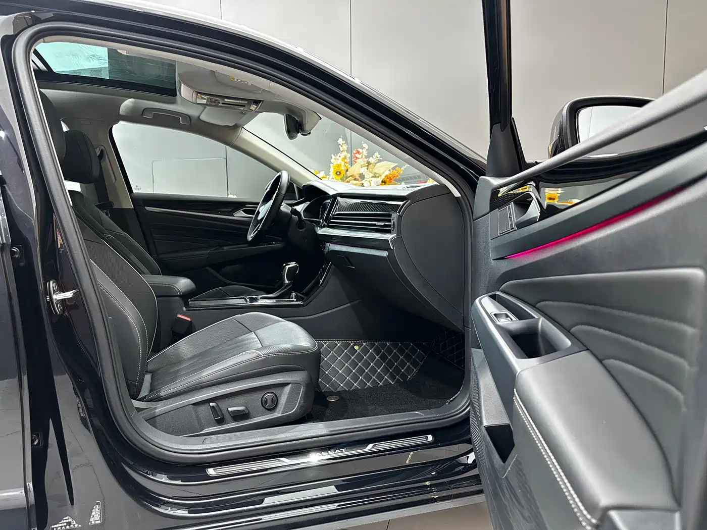 Volkswagen Passat 2022 330TSI Starlight Luxury Edition фото 11